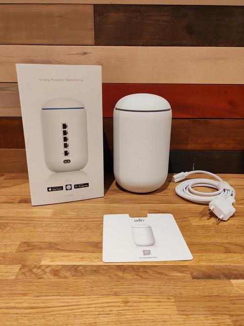 Ubiquiti Unifi UDM compleet, Computers en Software, Routers en Modems, Gebruikt, Router, Ophalen of Verzenden
