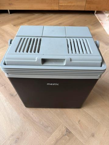 Koelbox 12v / 220V elektrisch Mestic beschikbaar voor biedingen