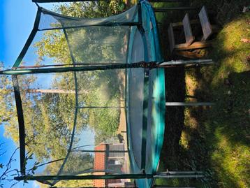 Grote trampoline beschikbaar voor biedingen