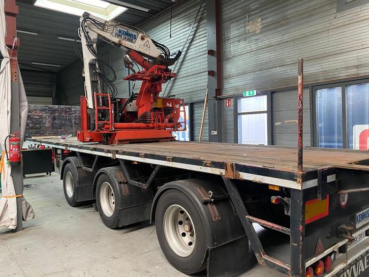 Stenentrailer 3-assig met Kennis 14.000 kraan, Zakelijke goederen, Machines en Bouw | Keten en Containers, Ophalen