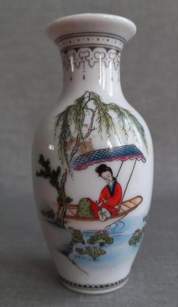 Chinese Porcelain Vase Marked beschikbaar voor biedingen
