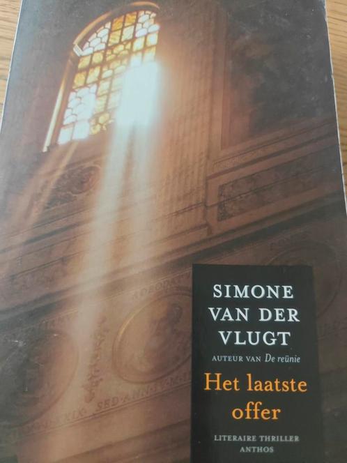 Simone van der Vlugt - Het laatste offer, Boeken, Thrillers, Zo goed als nieuw, Nederland, Ophalen of Verzenden