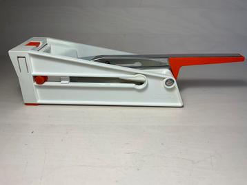 Brabantia frietsnijder of patatsnijder met oranje accenten beschikbaar voor biedingen