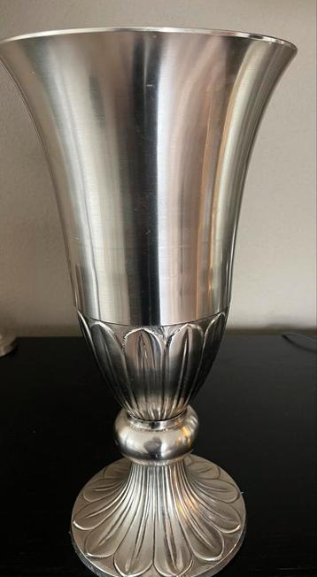 Zilverkleurige Vaas - 35 cm beschikbaar voor biedingen