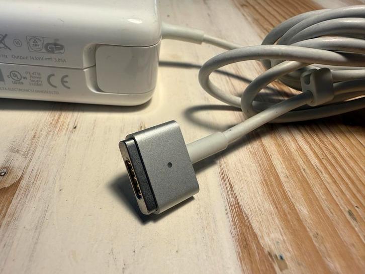 Apple MagSafe 2 45W Oplader - Getest, Computers en Software, Laptop-opladers, Gebruikt, Ophalen of Verzenden
