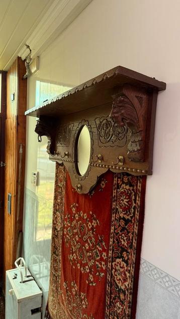 Antieke Houten Kapstok met Spiegel beschikbaar voor biedingen