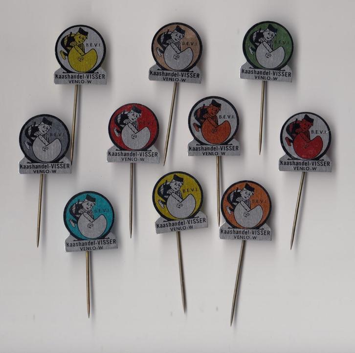 Venlo Kaashandel Kaas Visser speldjes BEVI, Verzamelen, Speldjes, Pins en Buttons, Gebruikt, Speldje of Pin, Overige onderwerpen