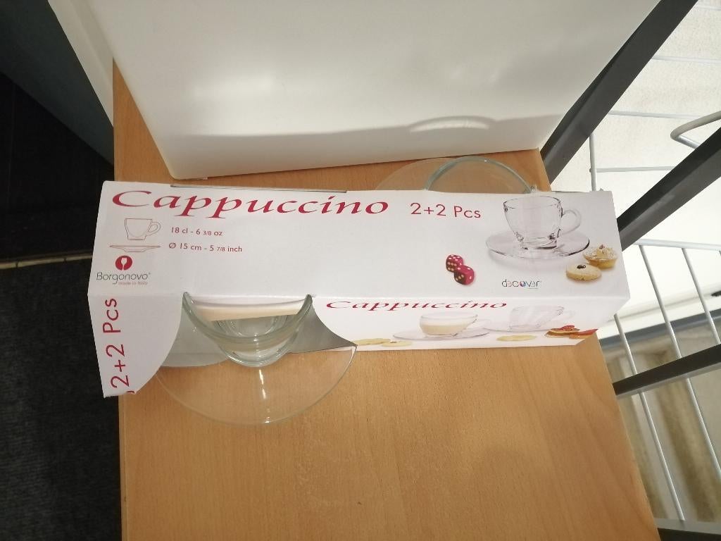 MOET NU WEG!! 2 CAPPUCCINO KOPJES IN DOOS 18CL / 15CM NIEUW, Nieuw, Ophalen of Verzenden, Glas, Overige stijlen