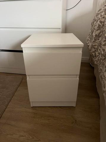 MALM nachtkastje beschikbaar voor biedingen