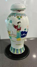 Een prachtige Chinese vaas rijkelijk gedecoreerd., Ophalen