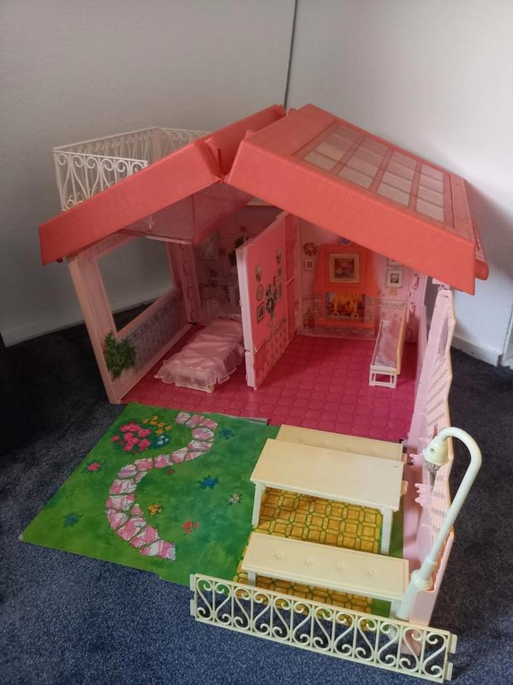 Barbie huis in koffer met licht vintage, Kinderen en Baby's, Speelgoed | Poppenhuizen, Gebruikt, Toebehoren, Ophalen of Verzenden
