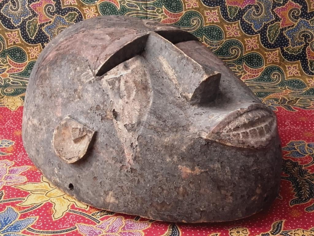 Mooi origineel antiek Igbo masker uit Nigeria voor meisjes., Ophalen of Verzenden