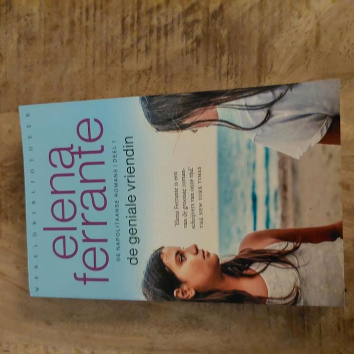 Elena Ferrante - De geniale vriendin, Boeken, Literatuur, Zo goed als nieuw, Ophalen of Verzenden