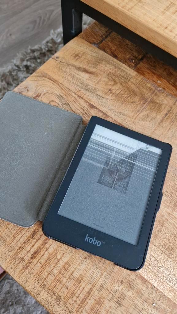 Kobo Clara HD - Defect Scherm + Sleepcover, Computers en Software, E-readers, Niet werkend, 6 inch of minder, 8 GB, Touchscreen