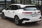 BMW iX xDrive50 / Sportpakket / Panoramadak Sky Lounge / Tre, Auto's, BMW, Gebruikt, 523 pk, Met garantie (alle), Wit
