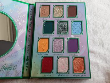 Oden's eye mighty monster oogschaduw palette.  beschikbaar voor biedingen