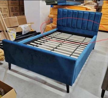 Nieuw in doos Blauw Velvet Bed 120x200cm + Lattenbodem beschikbaar voor biedingen