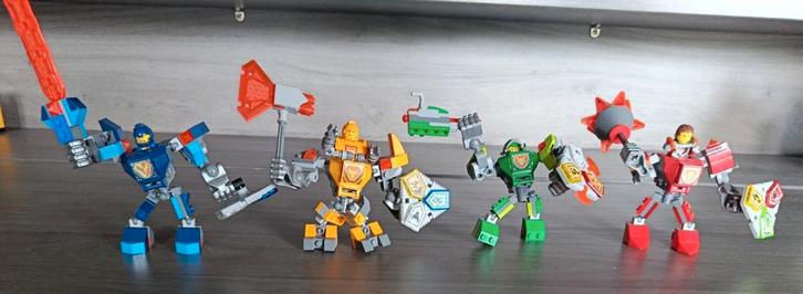 4 Lego Nexo Knights figuren in strijd uniform., Kinderen en Baby's, Speelgoed | Duplo en Lego, Zo goed als nieuw, Ophalen of Verzenden