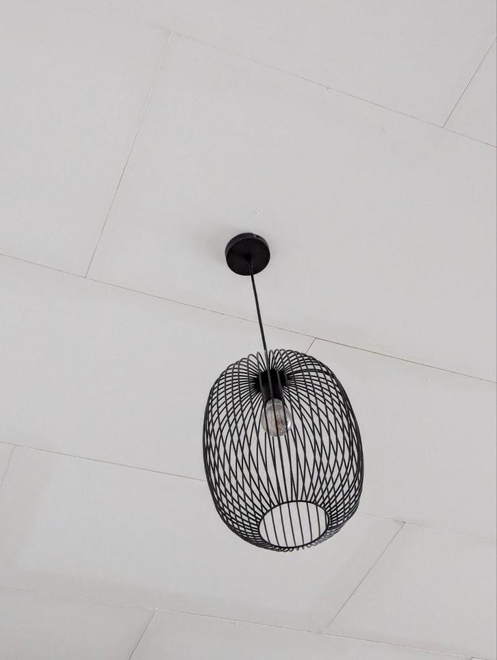 Moderne hanglamp zwart met metalen frame, Huis en Inrichting, Lampen | Hanglampen, Zo goed als nieuw, 50 tot 75 cm, Metaal, Ophalen of Verzenden