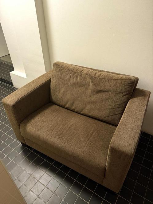 Compacte 1,5 zit bank / loveseat. Bruin stof, Huis en Inrichting, Banken | Sofa's en Chaises Longues, Gebruikt, Tweepersoons, Minder dan 150 cm