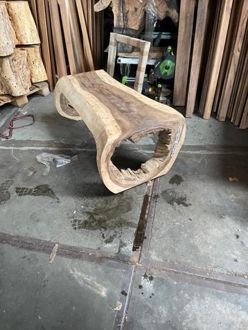 Watervaltafel beschikbaar voor biedingen