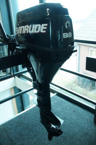 Evinrude 9.8 beschikbaar voor biedingen