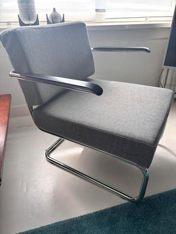 Vintage fauteul grijs beschikbaar voor biedingen
