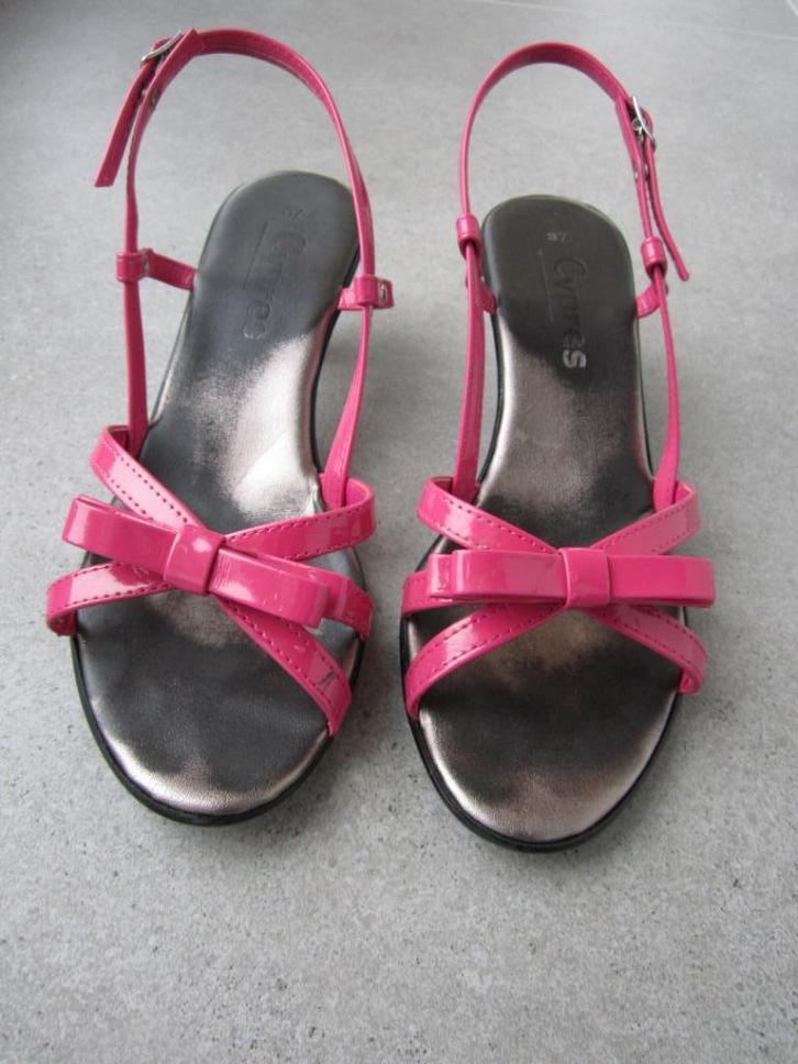 Echt leuke roze Sandalen maat 37 merk Cypres voor €12,50, Kleding | Dames, Schoenen, Zo goed als nieuw, Sandalen of Muiltjes, Roze