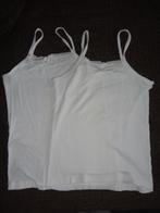 2 Hemdjes/ topjes Mt 122/128, crème kleurig, Hema. Hempje, Meisje, Ophalen of Verzenden, Zo goed als nieuw, Shirt of Longsleeve