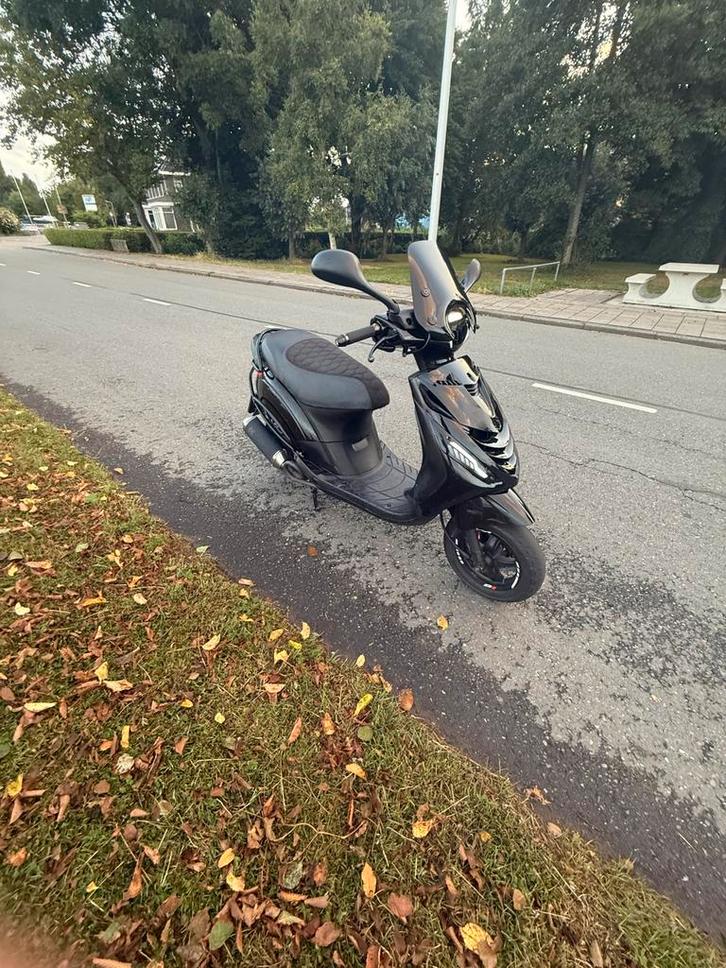 Piaggio zip 50cc 4t, Fietsen en Brommers, Scooters | Piaggio, Zo goed als nieuw, Zip, Benzine, Ophalen of Verzenden