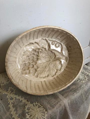 Antieke puddingvorm wedgwood( beboterd )  beschikbaar voor biedingen