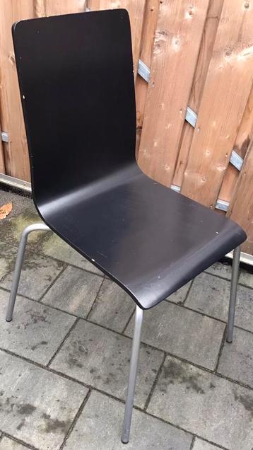 2 ZWARTE STOELEN beschikbaar voor biedingen