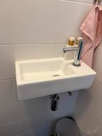 Toilet kraan met wasbak, Huis en Inrichting, Badkamer | Badkamermeubels, Ophalen, Minder dan 50 cm, Overige typen, Zo goed als nieuw