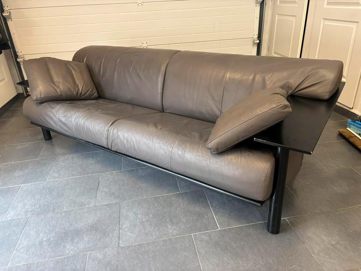 Vintage bank geïntegreerde zijtafels en metalen frame, Huis en Inrichting, Banken | Bankstellen, Zo goed als nieuw, Driepersoons