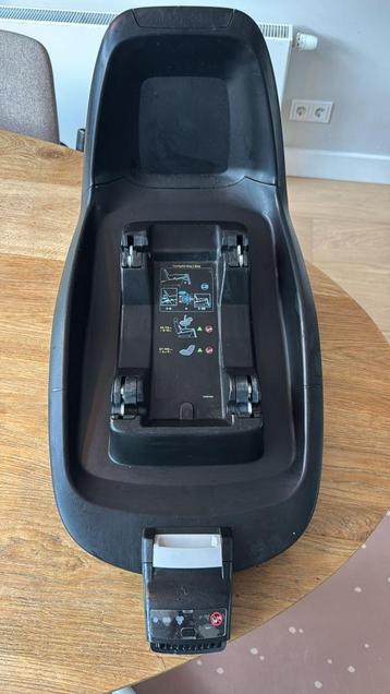 Maxi-Cosi Familyfix One i-size & autostoel beschikbaar voor biedingen