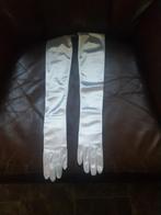 Te koop nieuwe witte bruids handschoenen., Kleding | Dames, Trouwkleding en Trouwaccessoires, Ophalen of Verzenden, Zo goed als nieuw