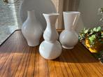 Drie witte vaasjes, Wit, Aardewerk of Porselein, Ophalen of Verzenden, Zo goed als nieuw