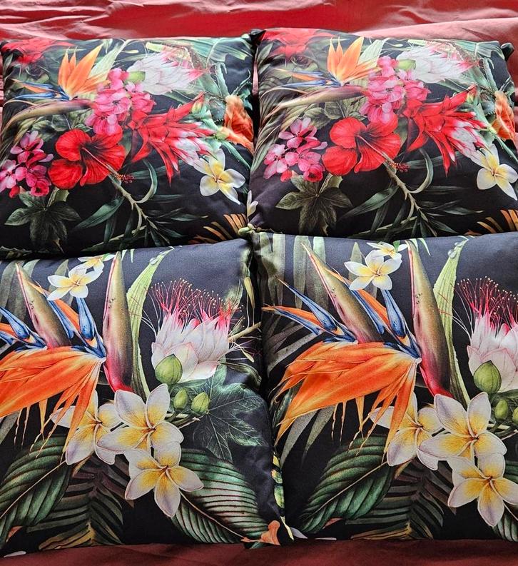 4 kleurrijke kussens 43x43 cm bloemmotief, Huis en Inrichting, Woonaccessoires | Kussens, Zo goed als nieuw, Zwart, Vierkant, Ophalen