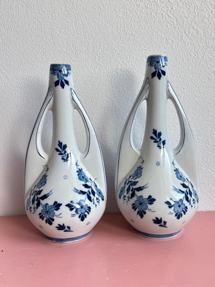 Delfts blauwe vaas met oren, Huis en Inrichting, Woonaccessoires | Vazen, Zo goed als nieuw, Blauw, Minder dan 50 cm, Aardewerk of Porselein