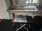 Keyboard met bankje en muziek boeken, Muziek en Instrumenten, Keyboards, Ophalen, Gebruikt, 61 toetsen