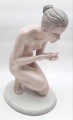 Keramisch Beeld Vrouw waterdrinkend Ronzan Italy '50, Ophalen, Gebruikt, Mens