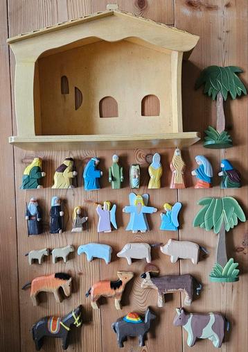Handgemaakte Houten kerststal - 29 delig beschikbaar voor biedingen