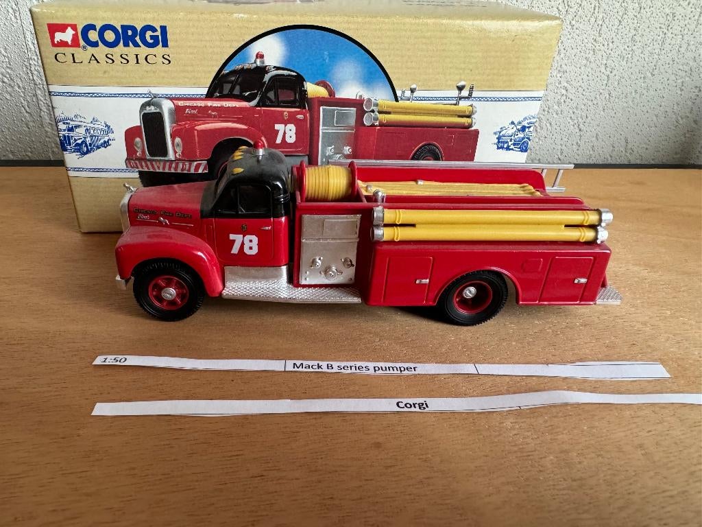 Corgi classics Mack B Series pumper, Ophalen, Zo goed als nieuw, Bus of Vrachtwagen, Corgi
