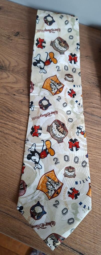 Walt Disney World Magic Kingdom 2000 Millennium stropdas, Ophalen of Verzenden, Overige figuren, Zo goed als nieuw, Kleding of Textiel