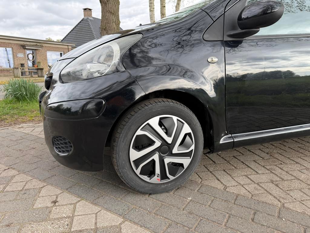 Toyota Aygo 1.0 5drs Zwart Airco/nieuwe APK/Elektrische rame, Auto's, Toyota, Zwart, Bluetooth, Bedrijf, Handgeschakeld