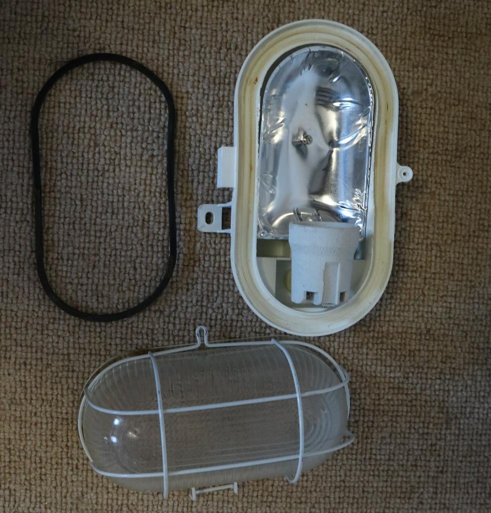 Bulleye kelderarmatuur / scheepslamp met kooi, Huis en Inrichting, Ophalen