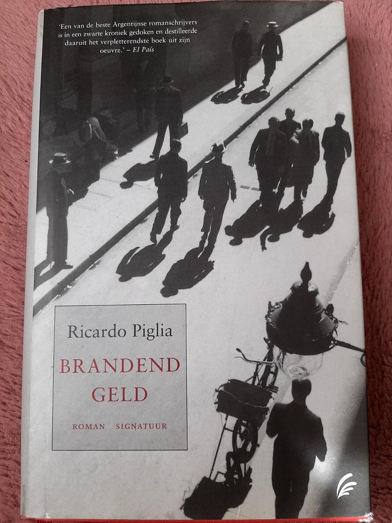 R. Piglia - Brandend geld, Boeken, Ophalen of Verzenden, Zo goed als nieuw, R. Piglia