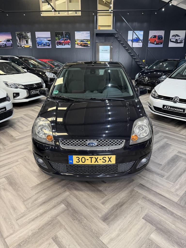 Ford Fiesta 1.6-16V Futura, Voorwielaandrijving, 1596 cc, 4 cilinders, Zwart