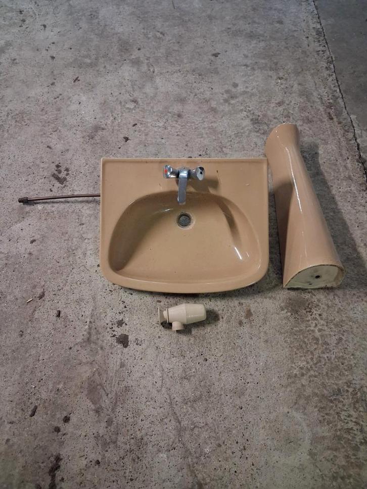 Vintage Wastafel met Kraan en Voet - Beige, Doe-het-zelf en Verbouw, Sanitair, Ophalen