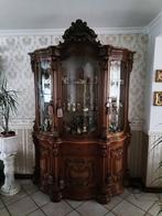 Houten vitrinekast met glas en houtsnijwerk, Ophalen of Verzenden